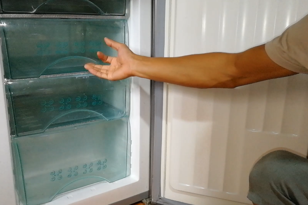 冰箱冷冻室结冰严重,抽屉冻住打不开?师傅告诉你什么原因