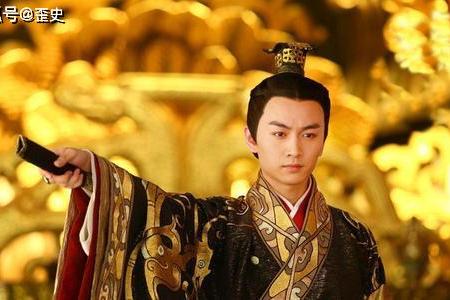 按拥立一个皇帝,这个时候,霍光亲信杜延年的儿子杜佗素和刘病已关系好