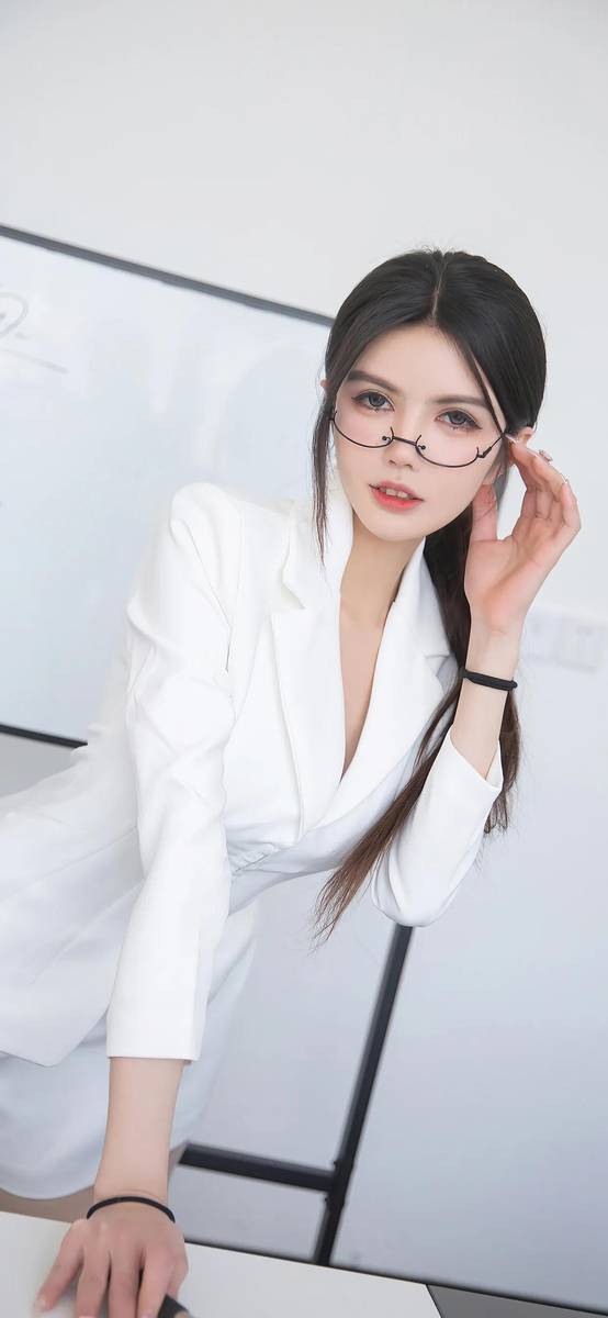 美女模特，争相斗艳