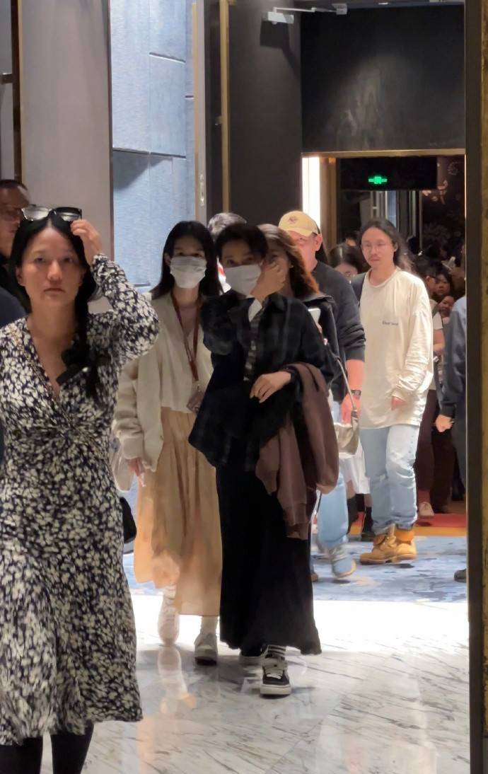 李冰冰周也同框合影 美女贴贴自拍画面太养眼