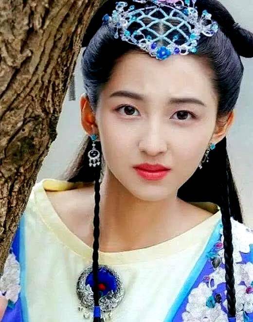 张子枫说自己不适合演古装,当她穿上以后,恕我们眼拙!