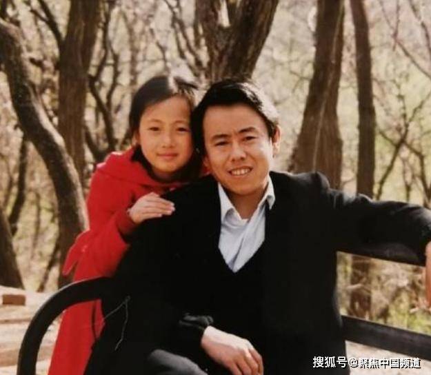 1981年8月30日,潘长江和杨云在铁岭登记结婚.