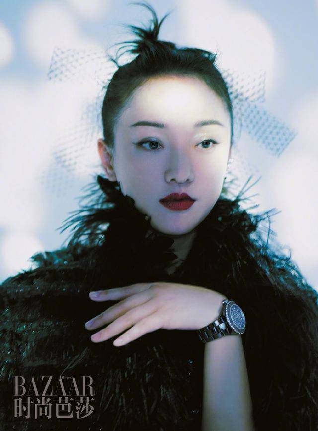 周迅气质冷艳五官立体周迅无愧＂周公子＂称号！45岁拍硬照slay全场