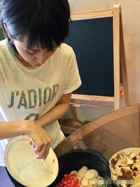 学做美食男博主 5052bfd51e104c0ca80707972a570b80.jpeg