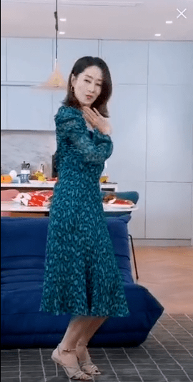 身材刘涛都看傻了刘敏涛跳女团舞身材好得就像二十岁的小姑娘