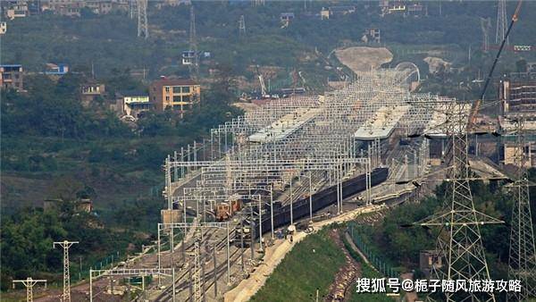 渝利铁路涪陵北站规模设计为中型站房.包括站房,站场和其他配套设施.