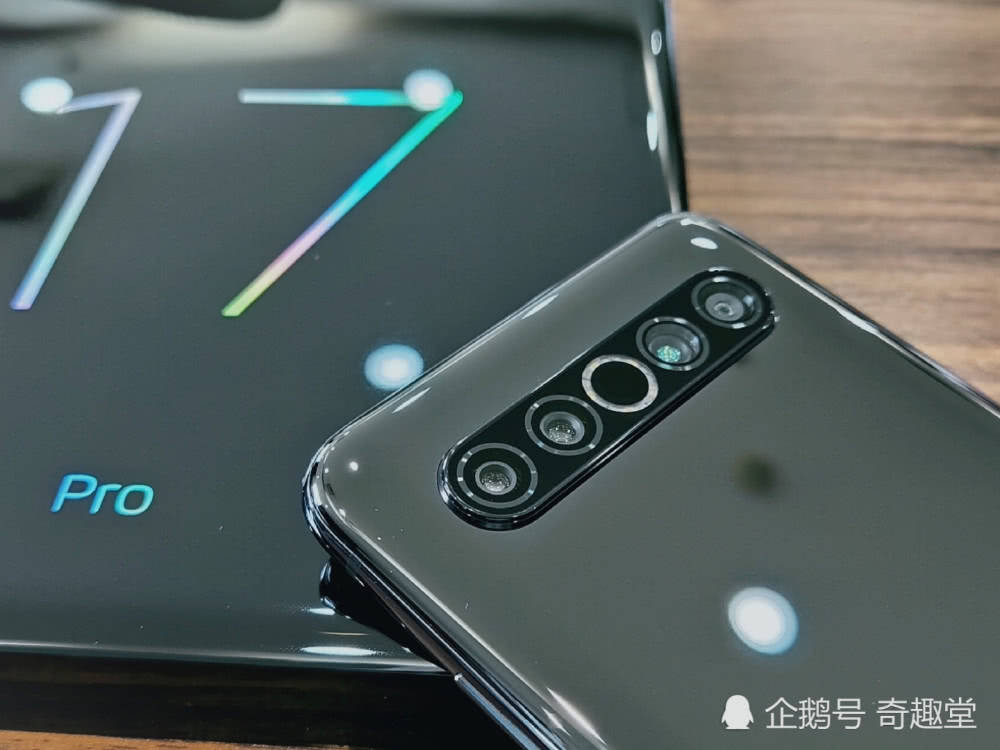 原创魅族17pro终于到了?实话说,真机拿上手确实比图片漂亮