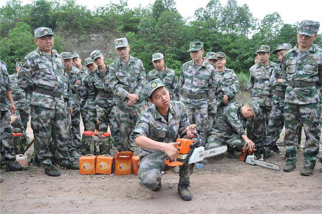 区人武部从严从难组织基干民兵集训暨军训教官培训 防疫训练两不误