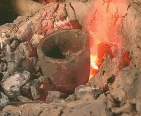 坩埚内也要放木炭