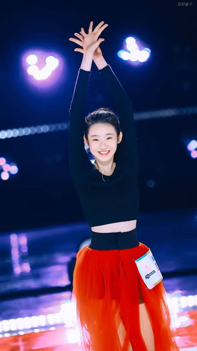 张艺凡直拍舞台公布,似乎她的实力配不上她的热度