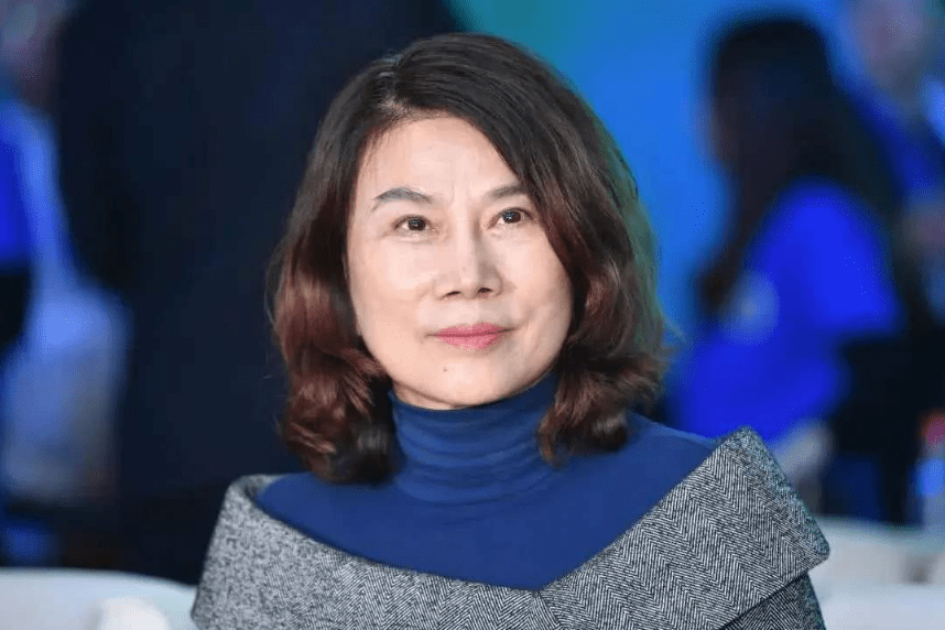 有人称董明珠为家电圈的"带货女王",还有人说她的事业会以此为开端再