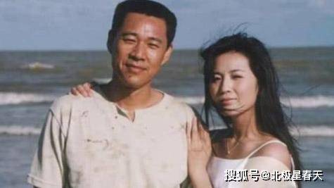 比起许亚军的"风流情债","隐忍"28年的张丰毅,终于藏不住了