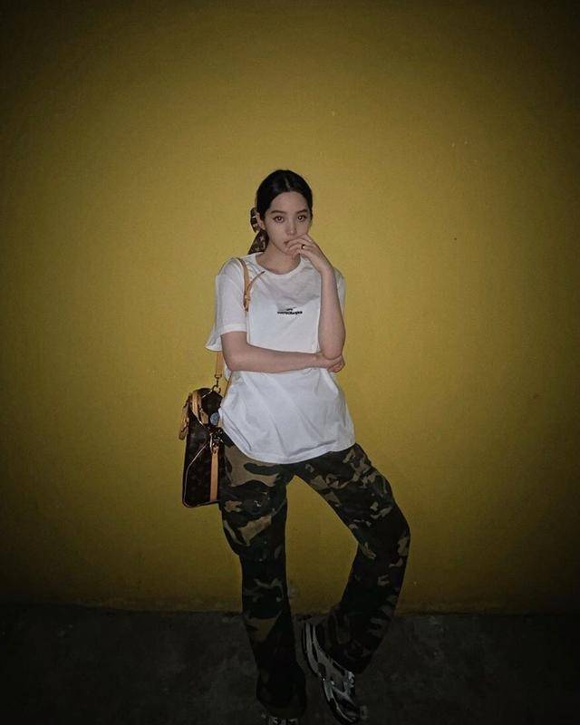 c84ec28050c14c76a2a8e7179a31c5ff.jpeg