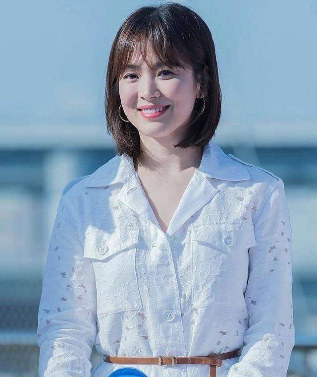 宋慧乔,还未,老,穿,衬衫,裙,展现,女神,气质, . 宋慧乔还未老，穿衬衫裙展现女神气质，38岁有少女颜太不真实