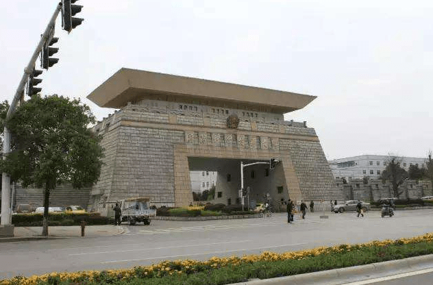 2020年包分配的三所大学，考上就赚到了！