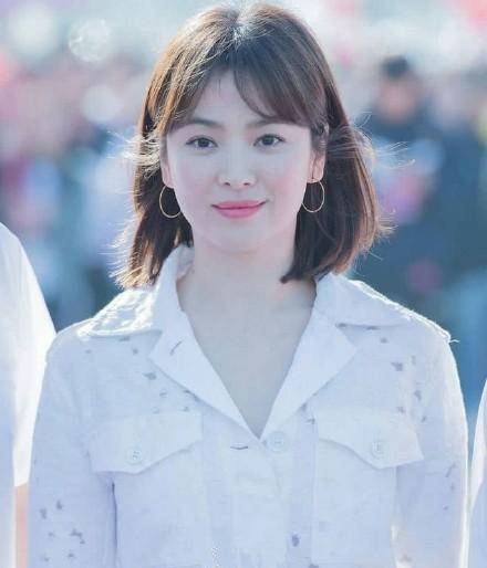 宋慧乔,还未,老,穿,衬衫,裙,展现,女神,气质, . 宋慧乔还未老，穿衬衫裙展现女神气质，38岁有少女颜太不真实