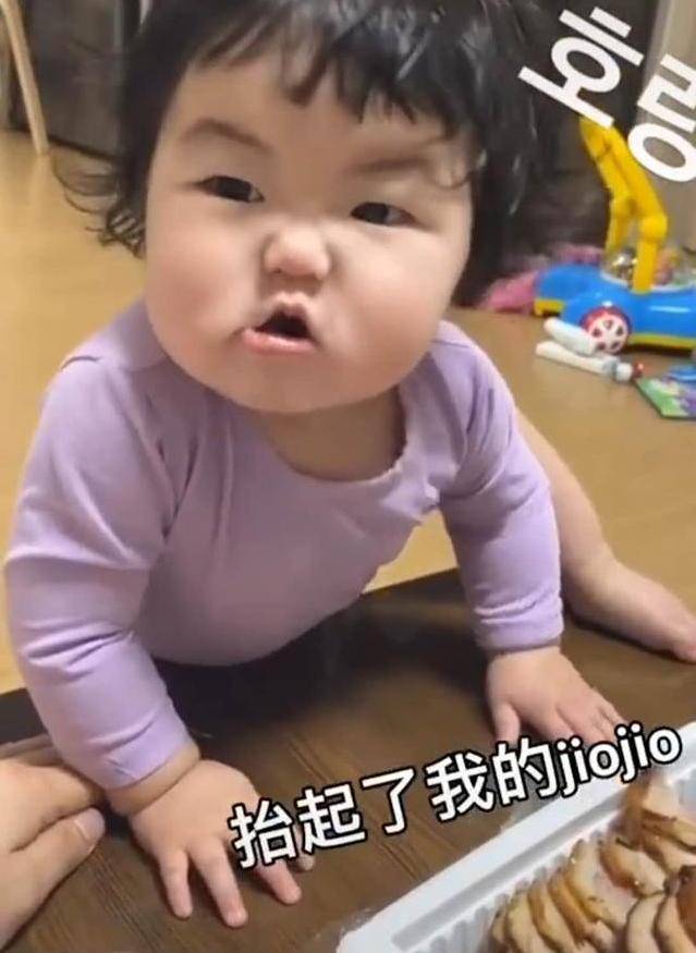 外甥女@宝宝瞬间“变脸”太可爱，网友：奶凶奶凶的舅舅阻止外甥女吃肉