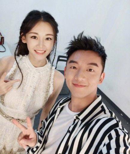 奉子成婚？郑恺苗苗521晒照官宣领证结婚，穿情