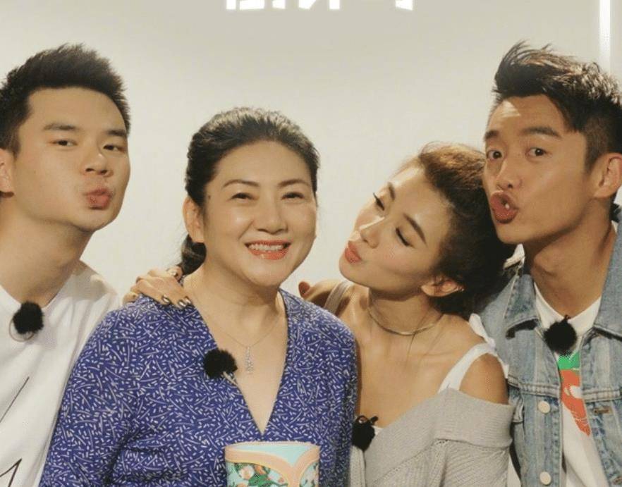 苗苗郑恺最新活动视频 144ff164c6894a508623257583388b33.jpeg