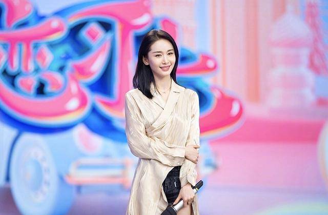 王子为Dior拍摄520大片,大背头造型气场全开“冻龄妖精”王子文