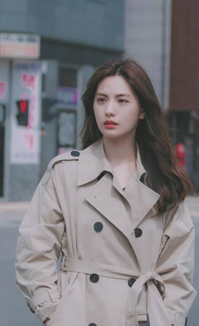 号称“世界最美脸蛋”的她，第一眼不算惊艳，