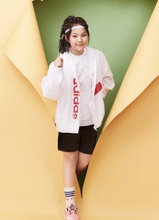 资源11岁就登杂志,近照明显变瘦了李湘女儿王诗龄时尚资源太好了