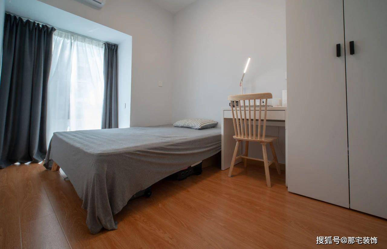 双饰面衣柜效果 dc9ab73990344667b2c4738a6241f140.jpeg