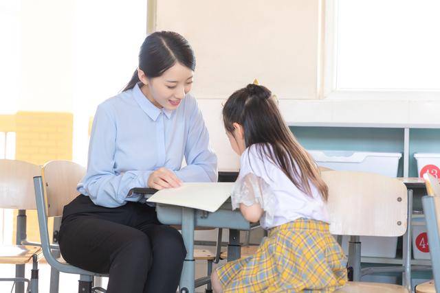 家长是孩子的第一任老师，冲动不是处理事情的好方法，该如何引导孩子？