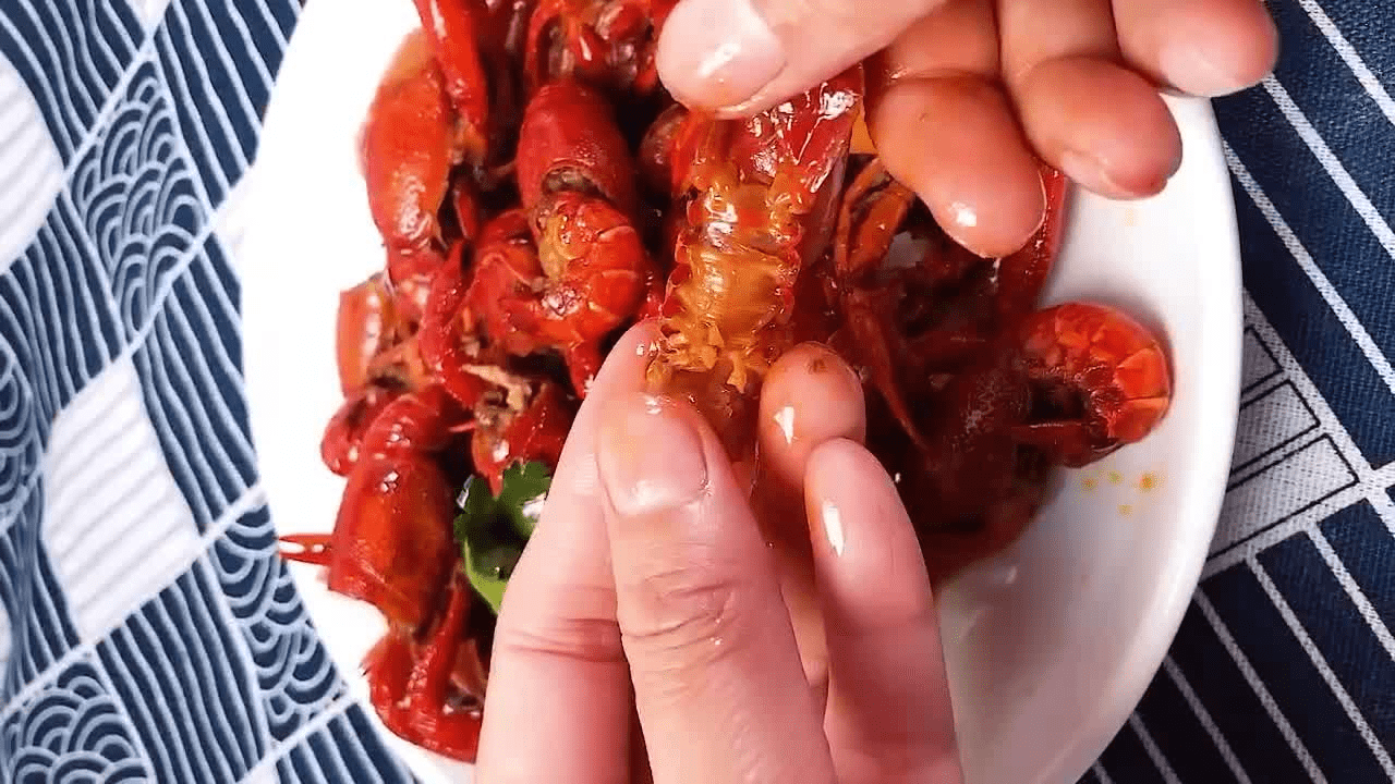 怎么收拾虾才干净卫生 17e126b244d045d3b359b4bc8b391d74.png