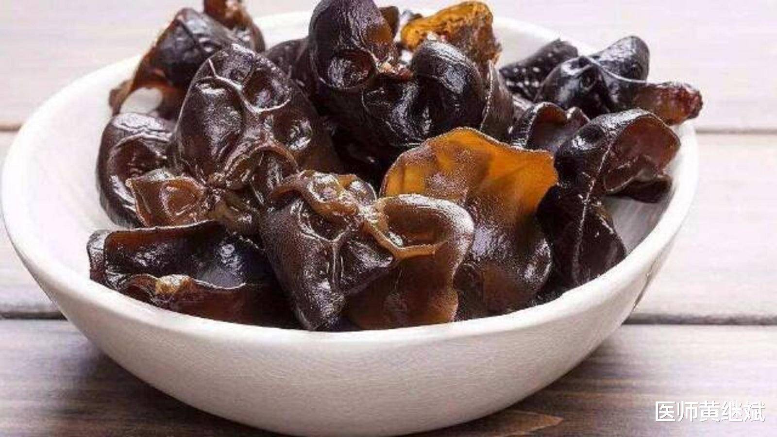 木耳切忌这样吃，不仅没有营养，而且可能会导致食物中毒症状