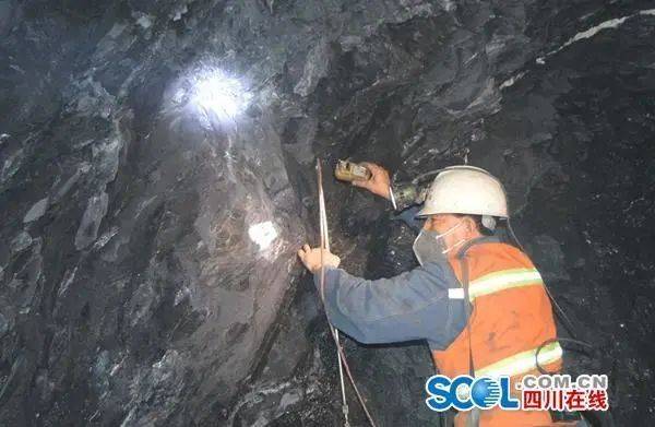钻杆,导管,注浆,3月13日,在阿坝州茂县成(都)兰(州)铁路跃龙门隧道3号