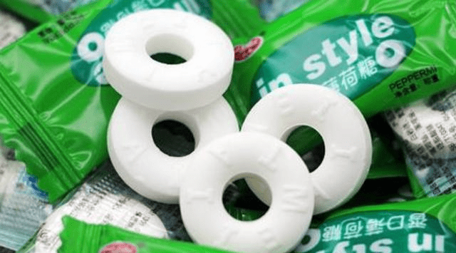 为什么薄荷糖中间有个小洞别忽视它关键时刻有惊喜
