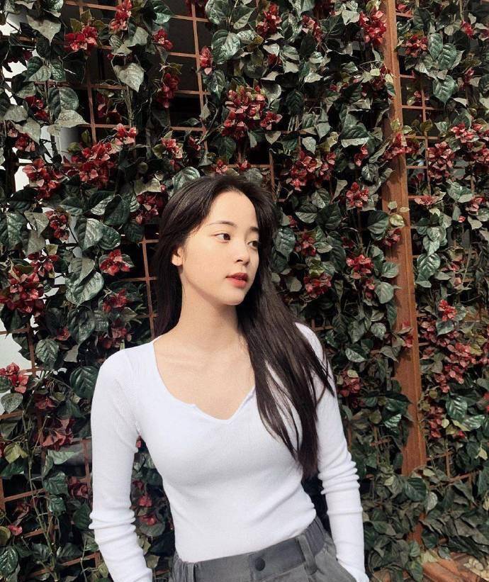 欧阳娜娜身材照片高清大图 1c7849219e0f45d384fc73b3403e078e.jpeg