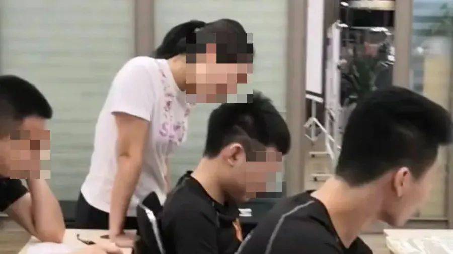 离校:哭着离校!疫情下如何难中取胜?考生和家长必看!突发!全市高三生紧急停课