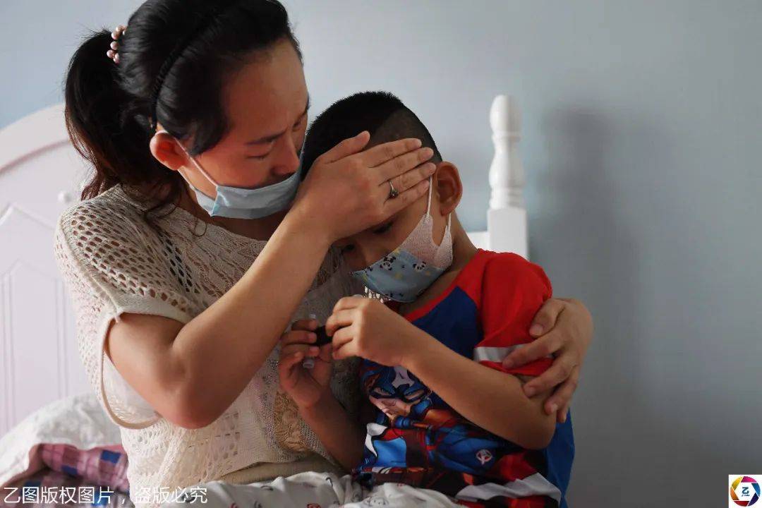 弟弟患病,两个姐姐要外出打工挣钱,被赶回来