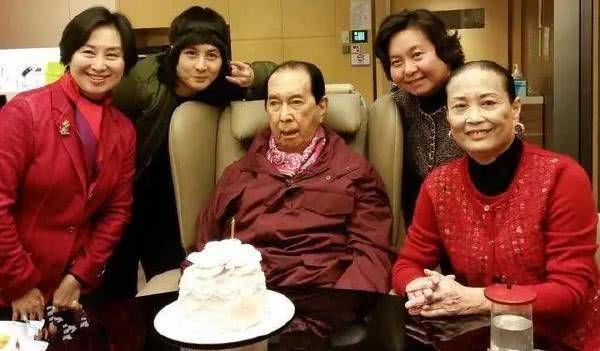 赌王何鸿燊去世，出尽风头的四房遗产57亿，才是