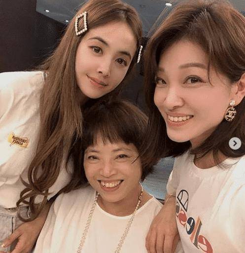 蔡依林6旬父亲老当益壮，二婚娶泰国娇妻5年生俩混血儿子！