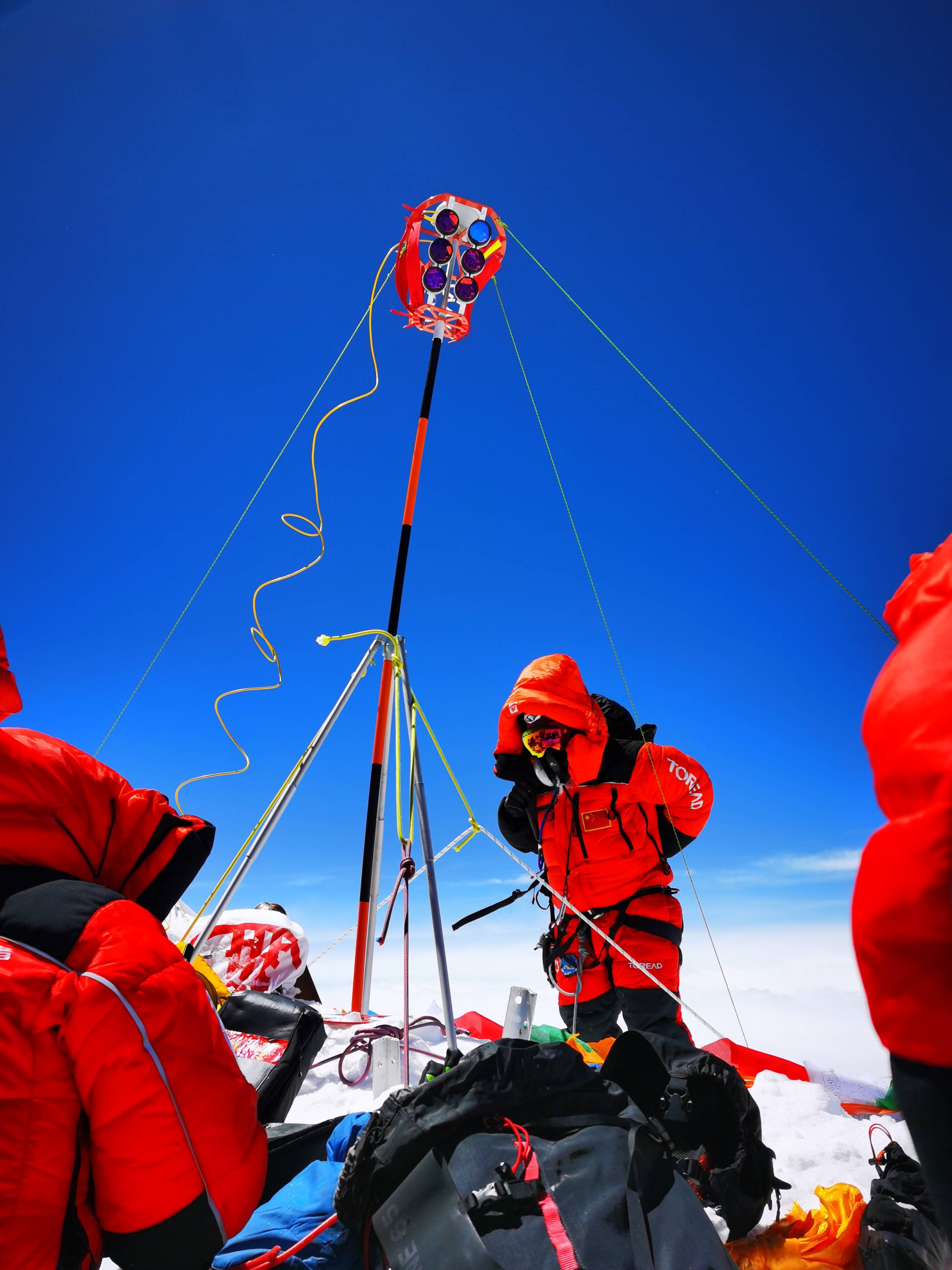 1 12 北京时间5月27日,2020珠峰高程测量登山队冲顶珠穆朗玛峰成功