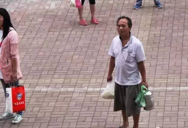 衡水中学举办成人礼！父亲的一张照片让无数高中生泪奔...