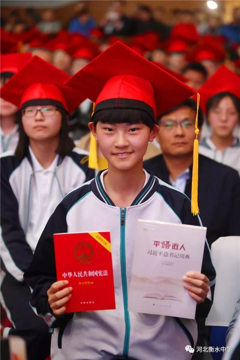 衡水中学举办成人礼！父亲的一张照片让无数高中生泪奔...
