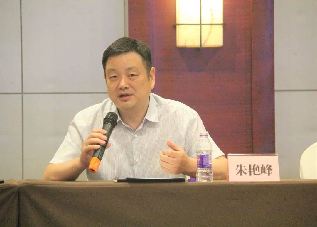 (河南旅游饭店业分会秘书长朱艳峰做总结发言) 返回搜