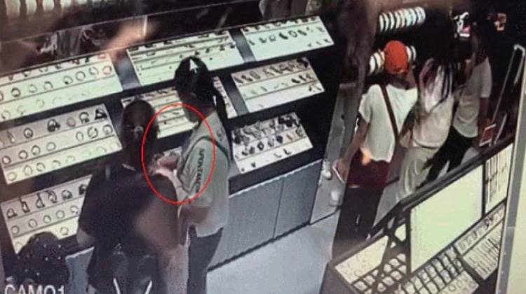 伸手必被捉！4小时偷8家店，济宁俩女贼胆真大