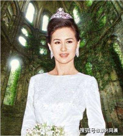 许晋亨的眼光，曾经的何超琼他不在意，如今的