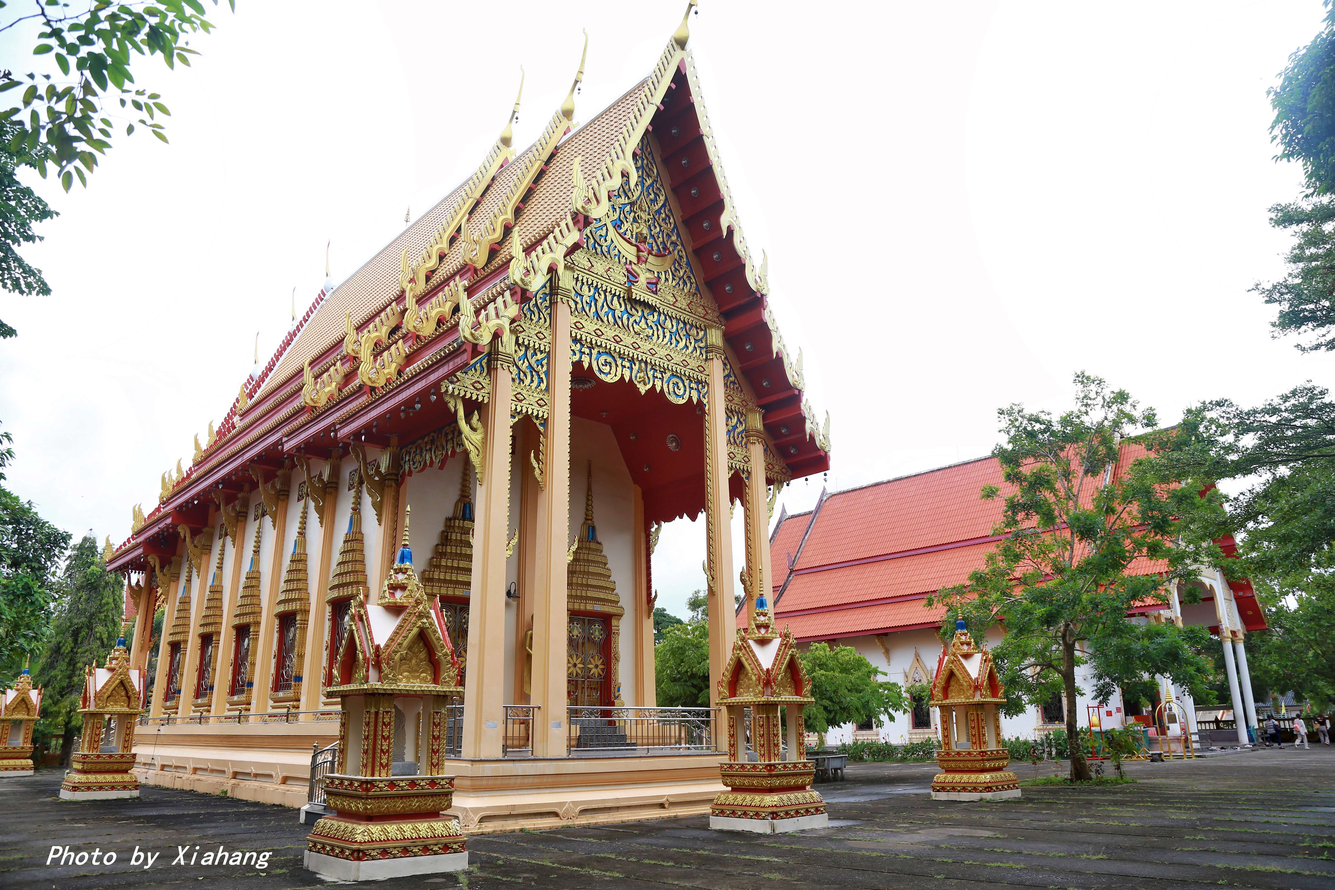 泰国旅游拜佛攻略：不容错过的清迈“蓝庙”_寺庙