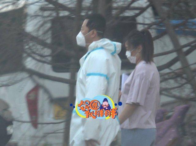 郭涛&quot;打女人&quot;风波后现身，片场对女助理