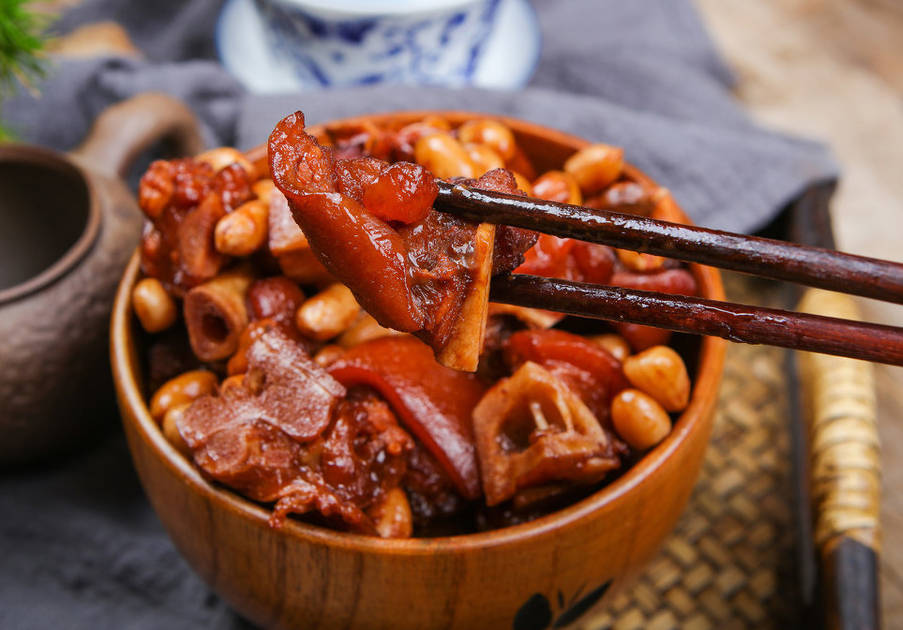 猪脚怎么炖好吃家常视频 9d90e07b370e448982b93db8de365c2d.jpeg