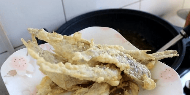 小黄花鱼的正确食用方法 fe764a3eebdf458ebb3f82cb108eb91c.png