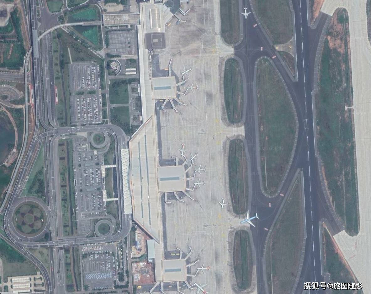 卫星航拍中国九大区域性枢纽机场成都双流造型普通但吞吐量第一