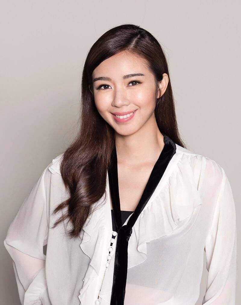 的是一个身家清白、智商高、职业好的媳妇，而麦明诗正正满足这个条件。首先，她是香港10a状元，又是毕业