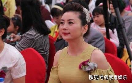 朱军妻子谭梅也出事？被曝拖欠员工工资，疑似